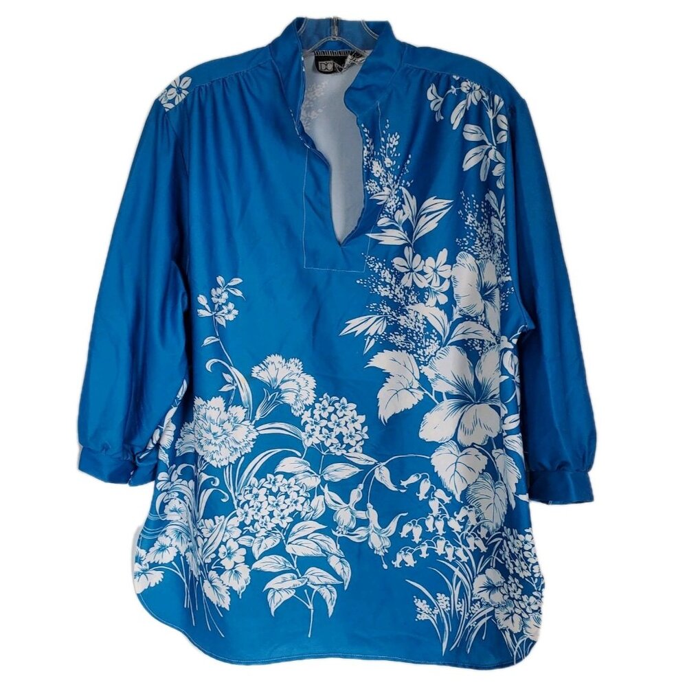 Vintage 1970s DiCarlo Blue & White Floral Top